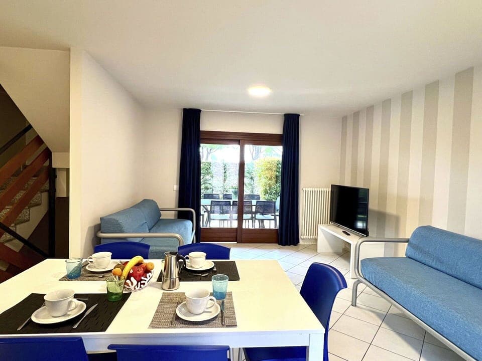 Chair, Swimming Pool, Outdoor Furniture, Resort, Shade, Hotel, Eco Hotel, Balcony, Courtyard, Houseplant