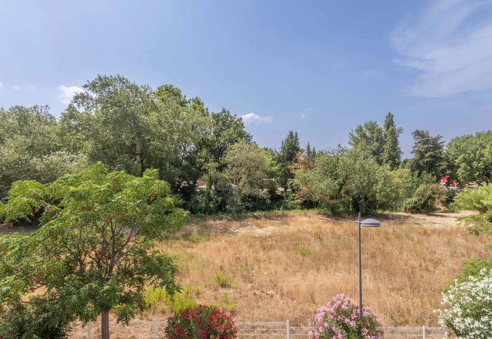 Premium bedding, desk, blackout drapes, soundproofing