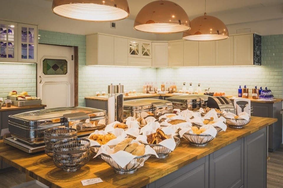 Free daily buffet breakfast