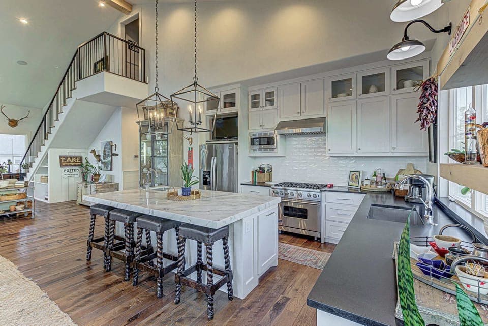 Create culinary delights in the full kitchen