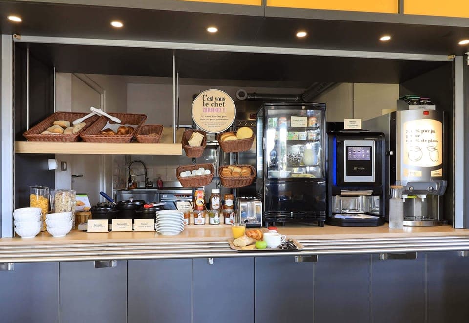 Daily buffet breakfast for a fee