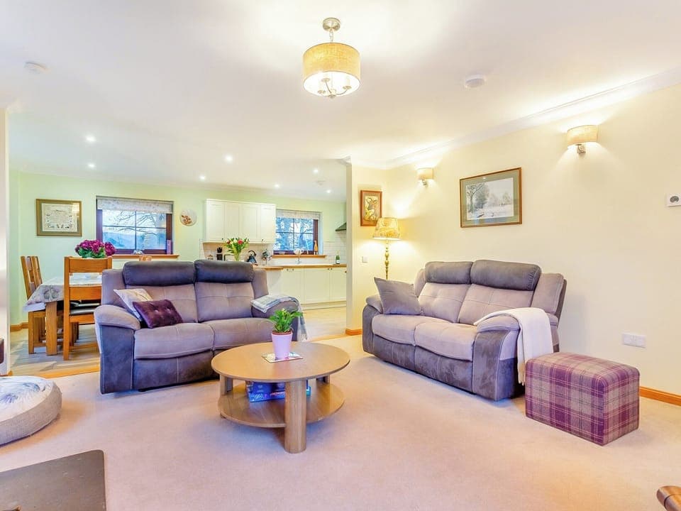 Living area | Bunchrew Farm Cottage, Inverness