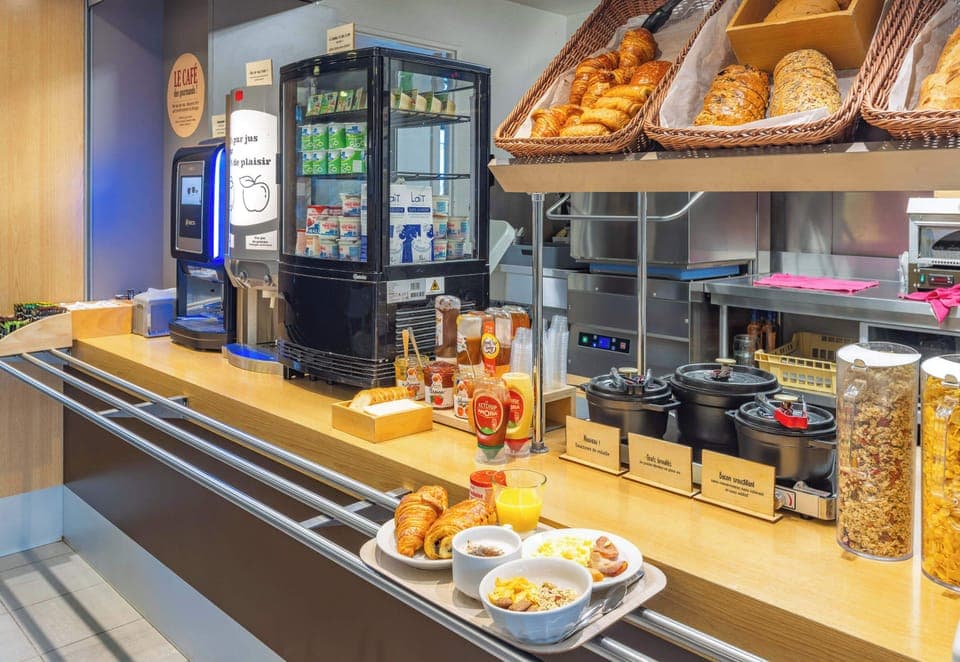 Daily buffet breakfast for a fee