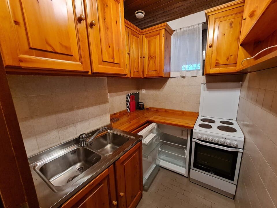 Apartment | Private kitchen | Fridge, oven, electric kettle, cookware/dishes/utensils