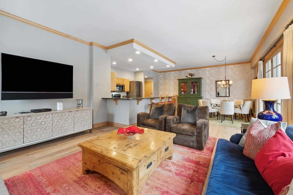 oxfordcourt-101-7124_54195857214_o