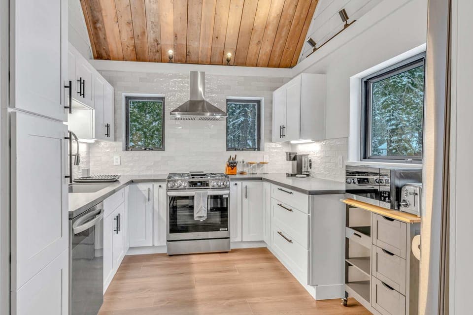 Kitchen: Keurig, kettle, toaster, cooking utensils, tableware
