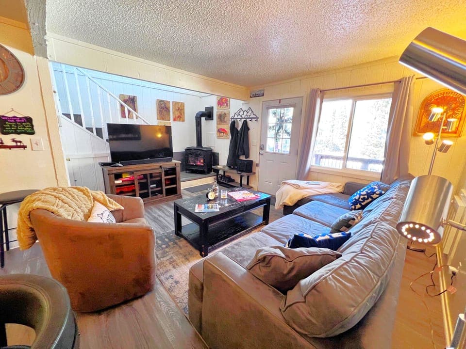 Cozy Living room with gas log burner