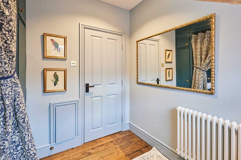 Apartment | 2 bedrooms, desk