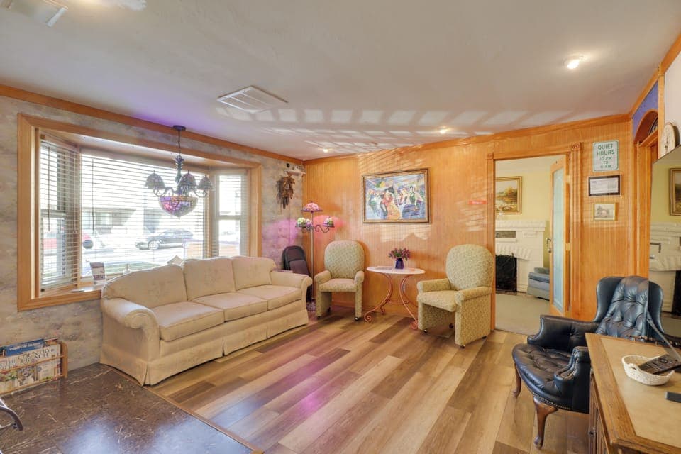 Reno Vacation Rental | 4BR | 4BA | 4 Steps Required | 2,100 Sq Ft