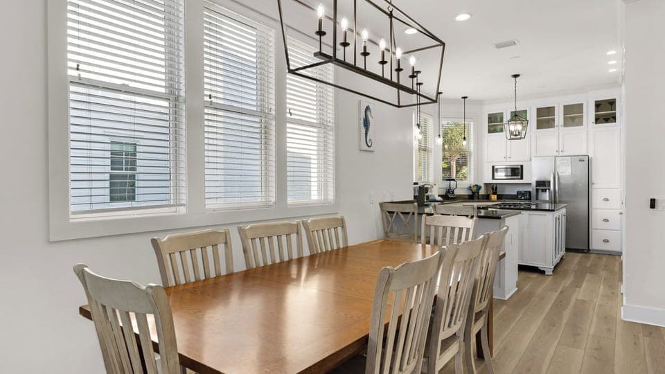 Vitamin Sea - Dining Area