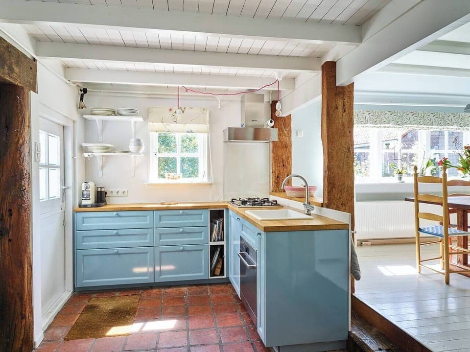 Front entrance & kitchen