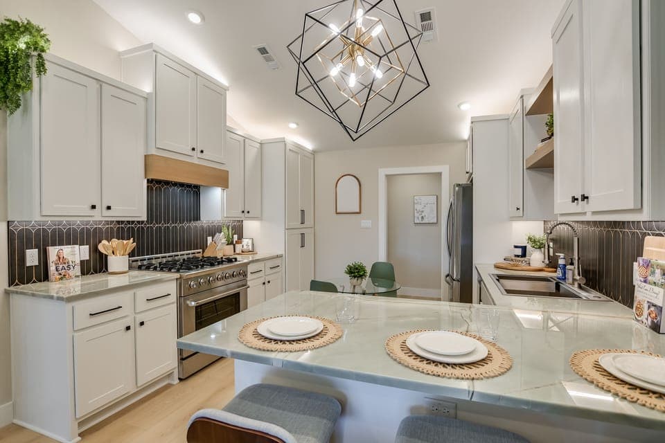 Cozy and welcoming kitchen featuring stunning countertops.