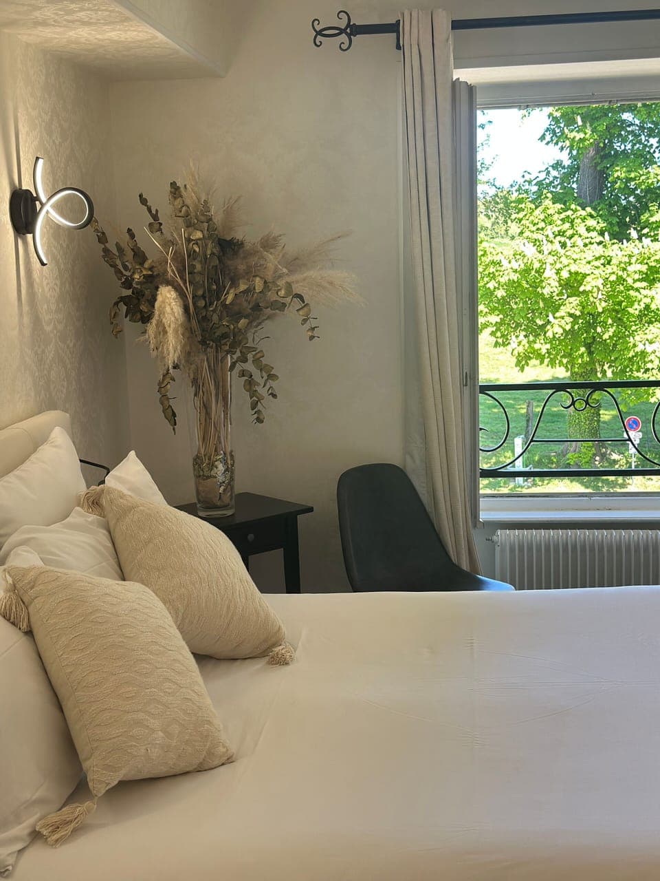 Standard Room | Premium bedding, minibar, in-room safe, individually decorated