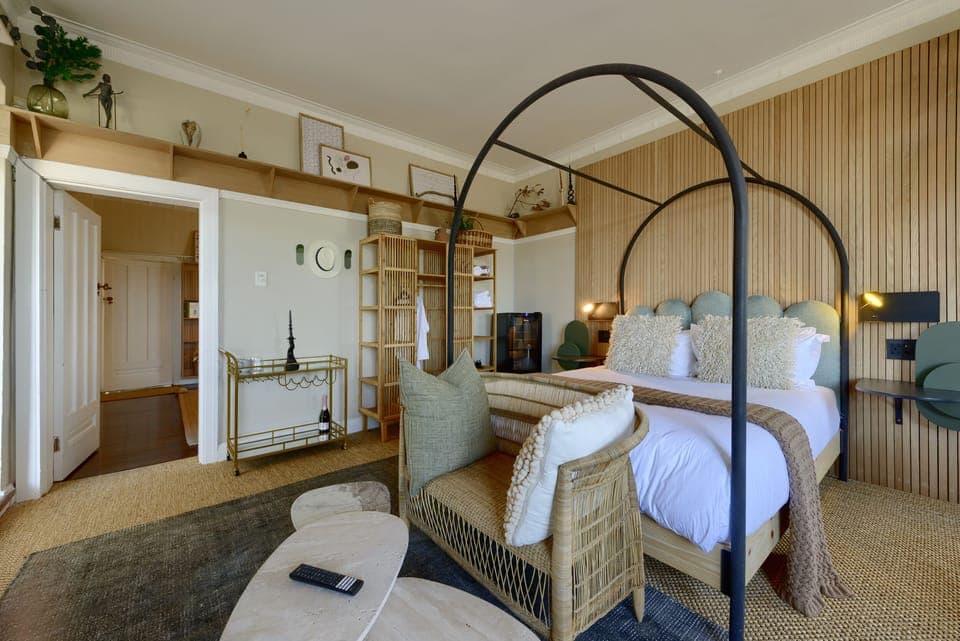 Luxury Double Room, Sea View | Iron/ironing board, free WiFi