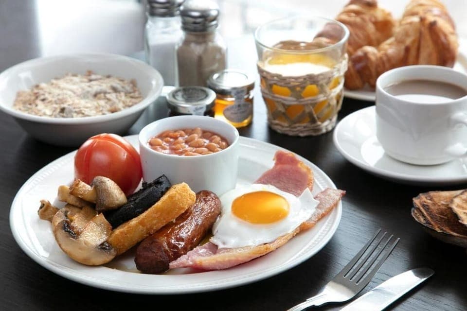 Daily buffet breakfast (GBP 12 per person)