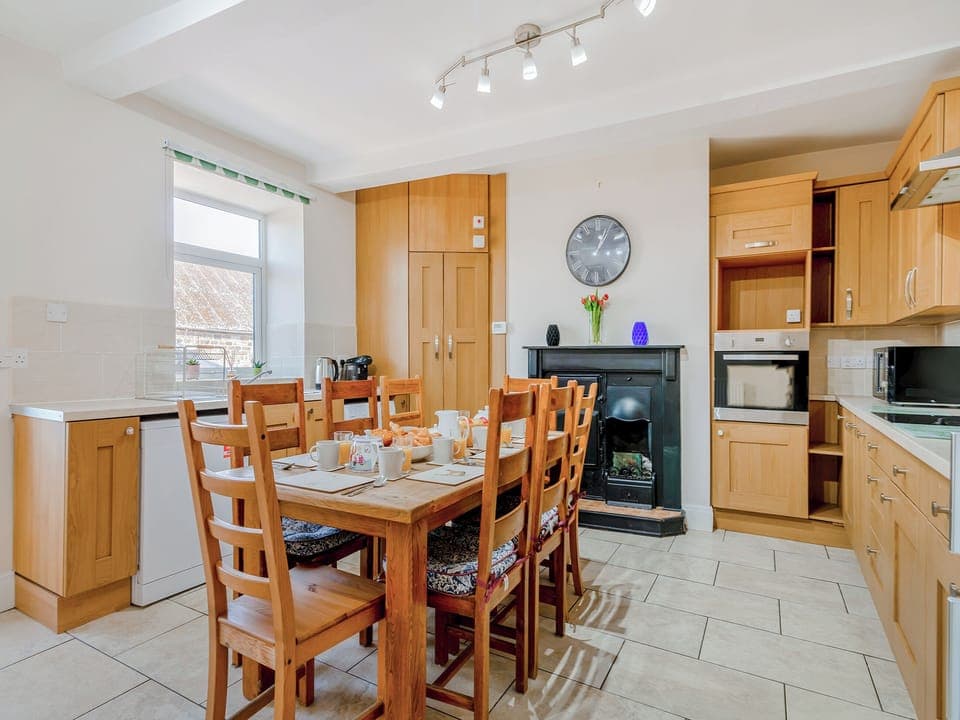Kitchen/diner | Monkroyd House, Featherstone, near Wakefield