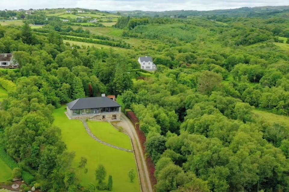 A good view of the main house. The area around is mostly forest.