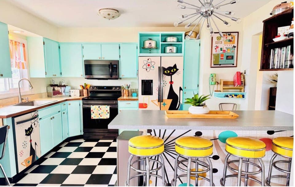 kitchy kitten kitchen