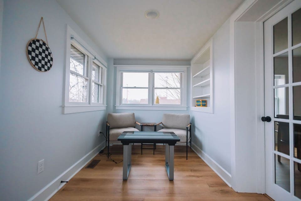 The fun sitting area in Bedroom 5.
