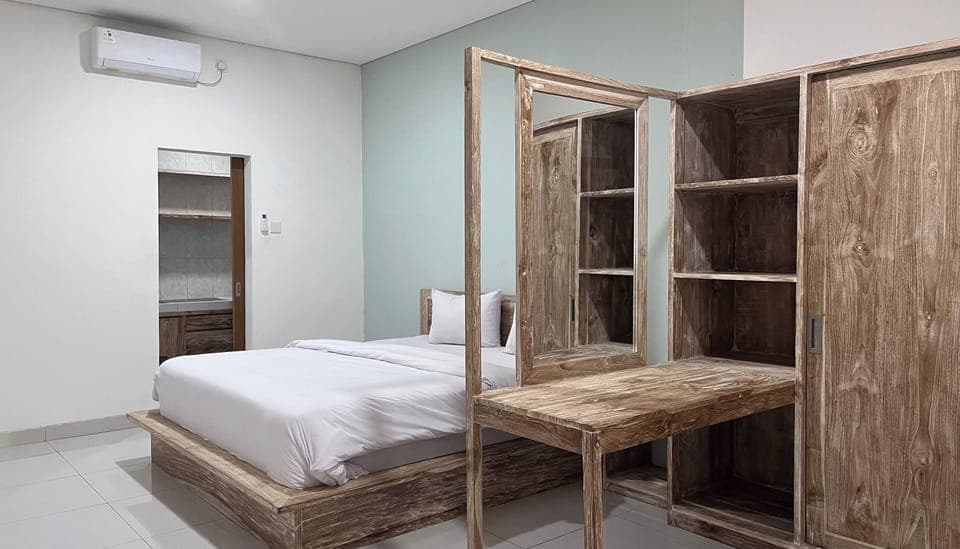 Standard Double Room | Iron/ironing board, free WiFi, bed sheets