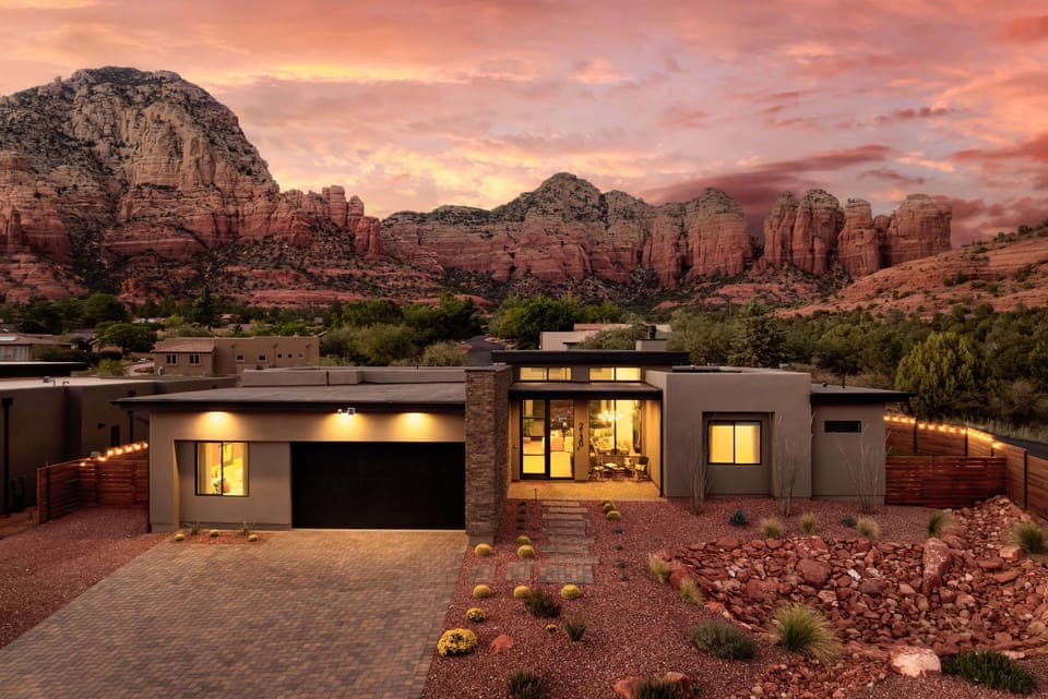 Discover Kinsey Court, a serene escape surrounded by iconic formations.