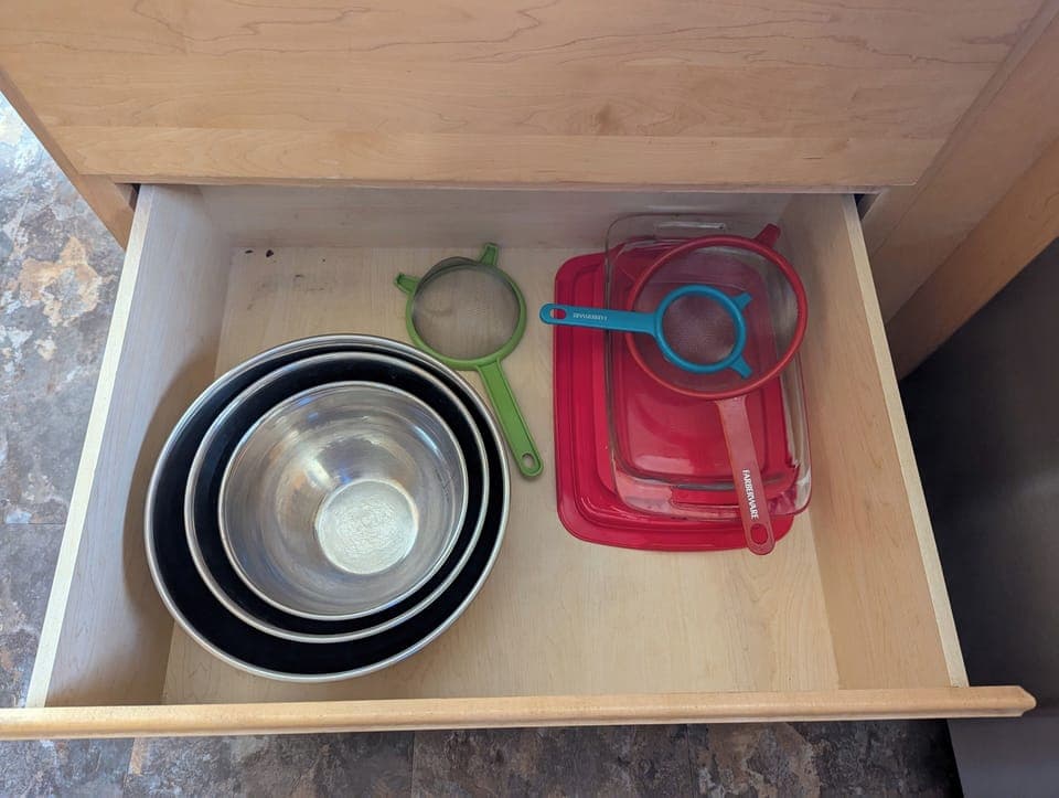 Fully equipped kitchen.