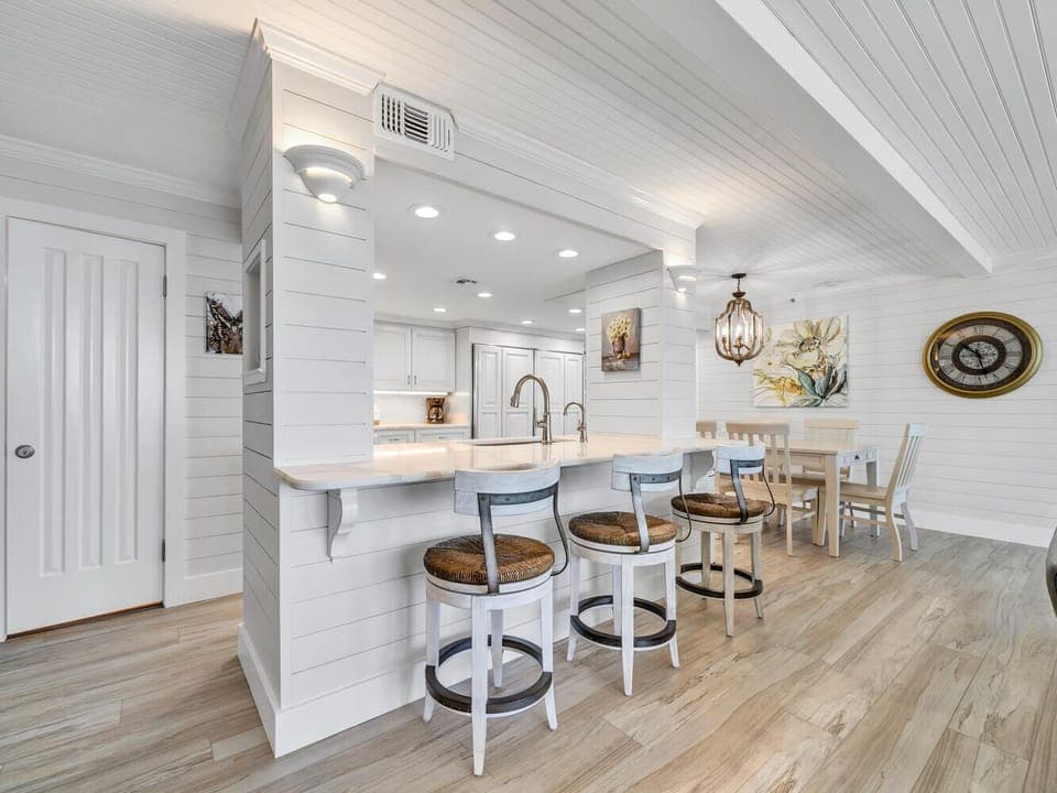 Eat-in bar seating