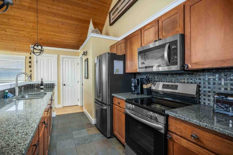 Cook delicious meals for breakfast, lunch, and dinner in this fully equipped kitchen. We suggest grabbing some seafood from a local market.