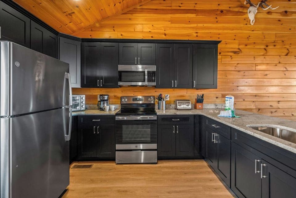 Swimming in the Smokies' fully-equipped kitchen