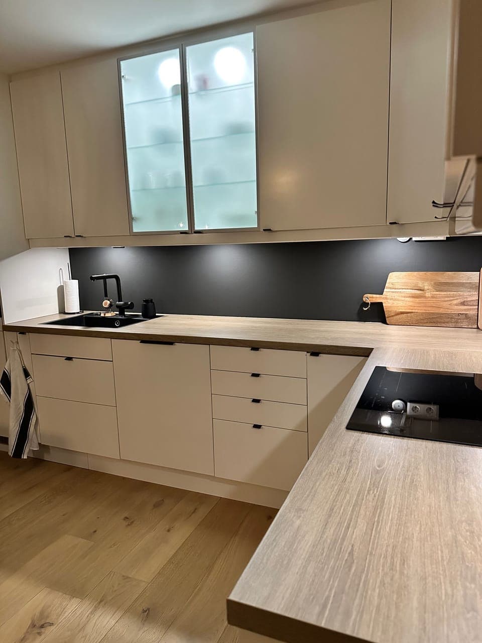 Apartment | Private kitchen | Fridge, microwave, oven, stovetop