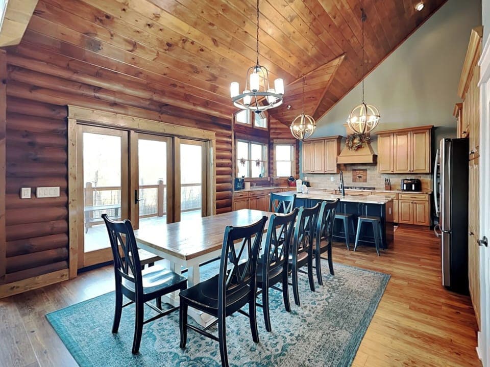 Gourmet Kitchen and Dining Area