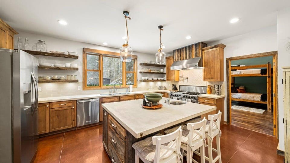 Spacious kitchen perfect for group meals