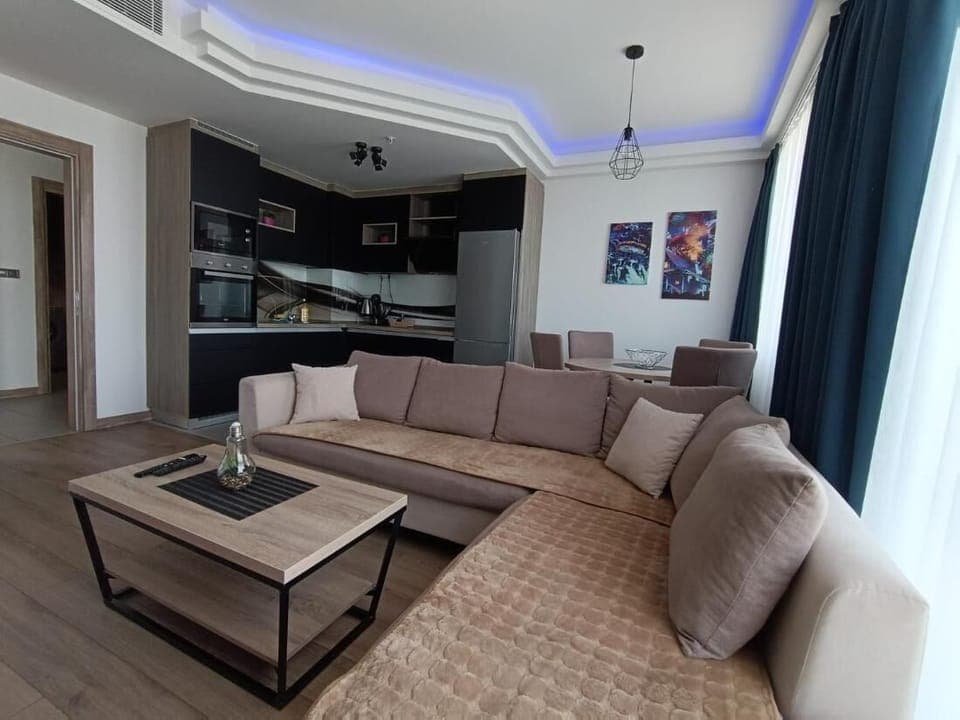 Apartment, 2 Bedrooms, Accessible, City View | Living room