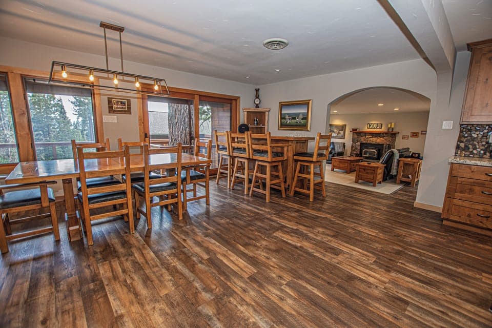 Graces Place - Dining Area