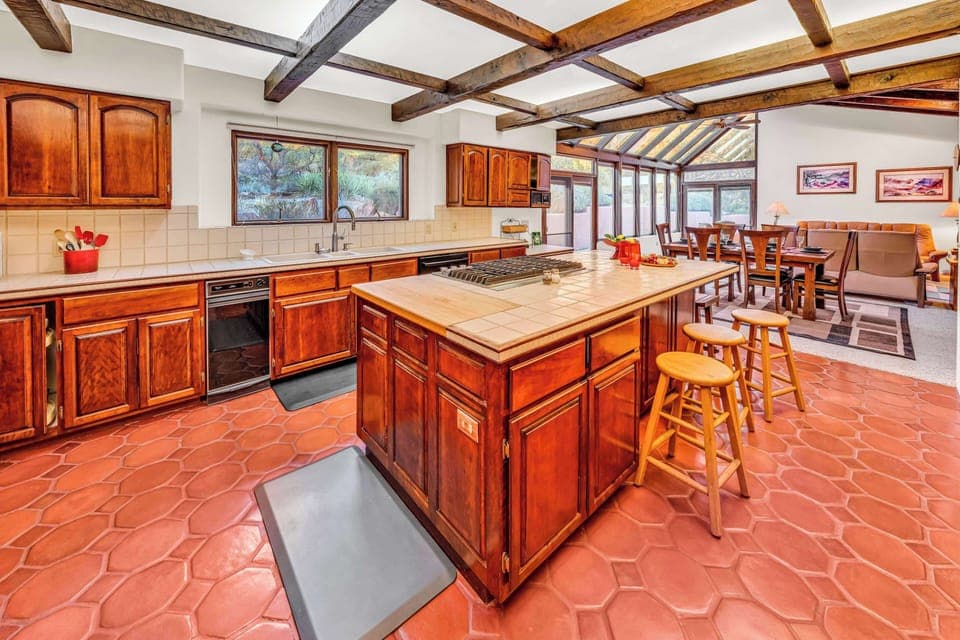 Very Large Fully Stocked Kitchen