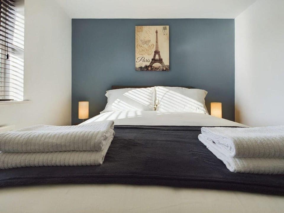 House | 3 bedrooms, iron/ironing board, free WiFi, bed sheets