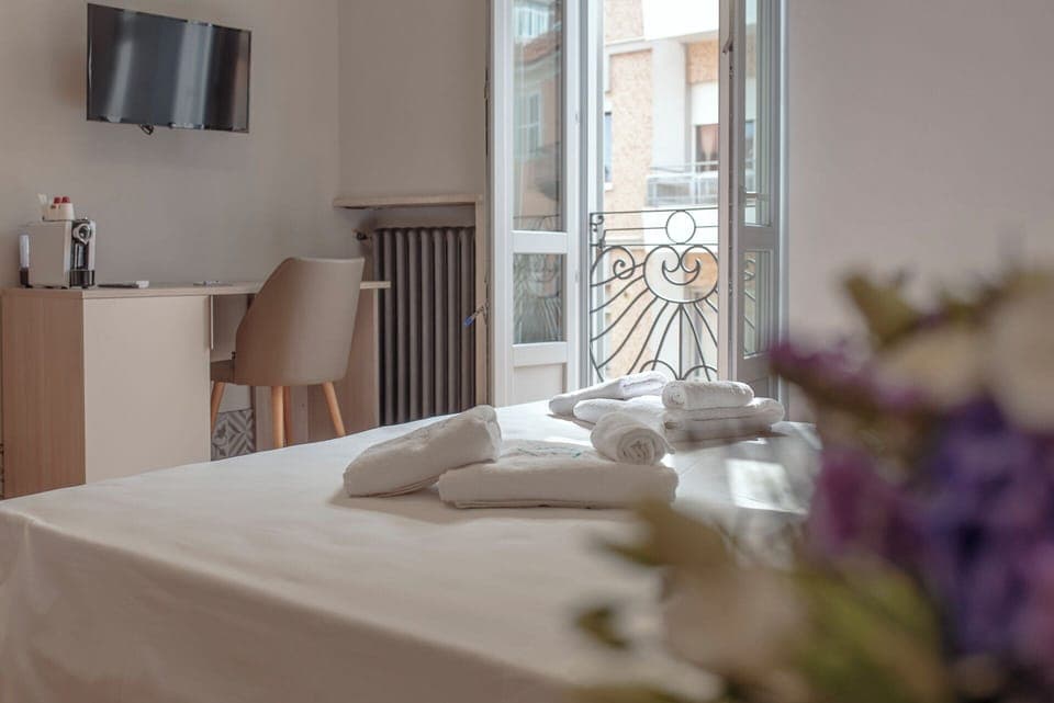 In-room safe, desk, laptop workspace, soundproofing