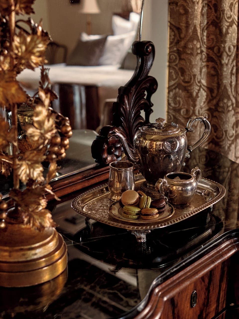 Library Room | Premium bedding, down comforters, iron/ironing board, free WiFi