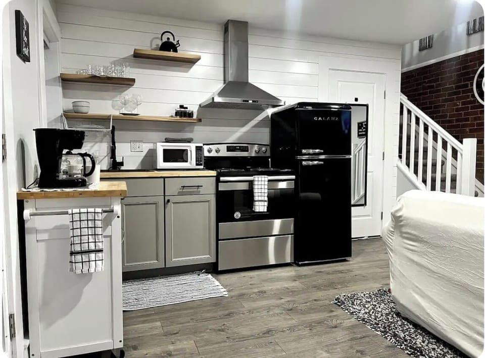 Small full kitchen gives you the option of making a meal and staying in. 