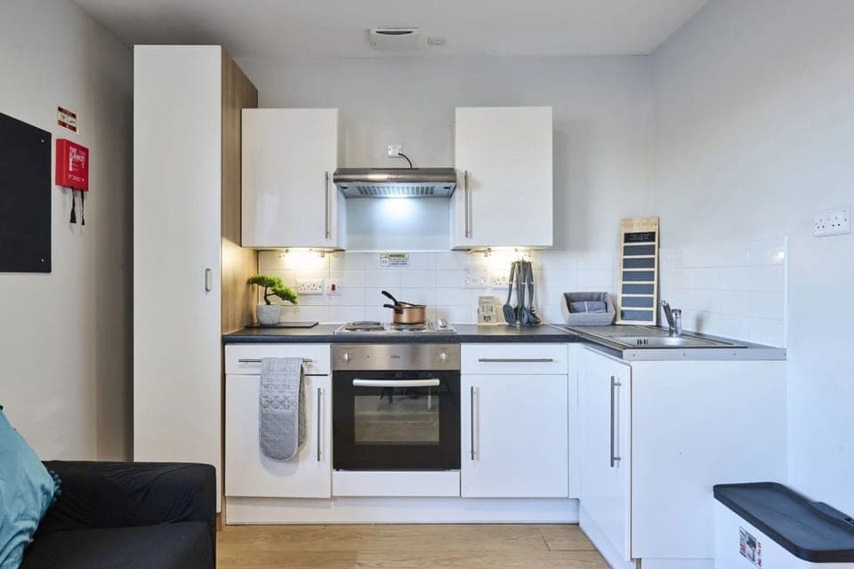 Superior Studio, Non Smoking | Private kitchen | Electric kettle