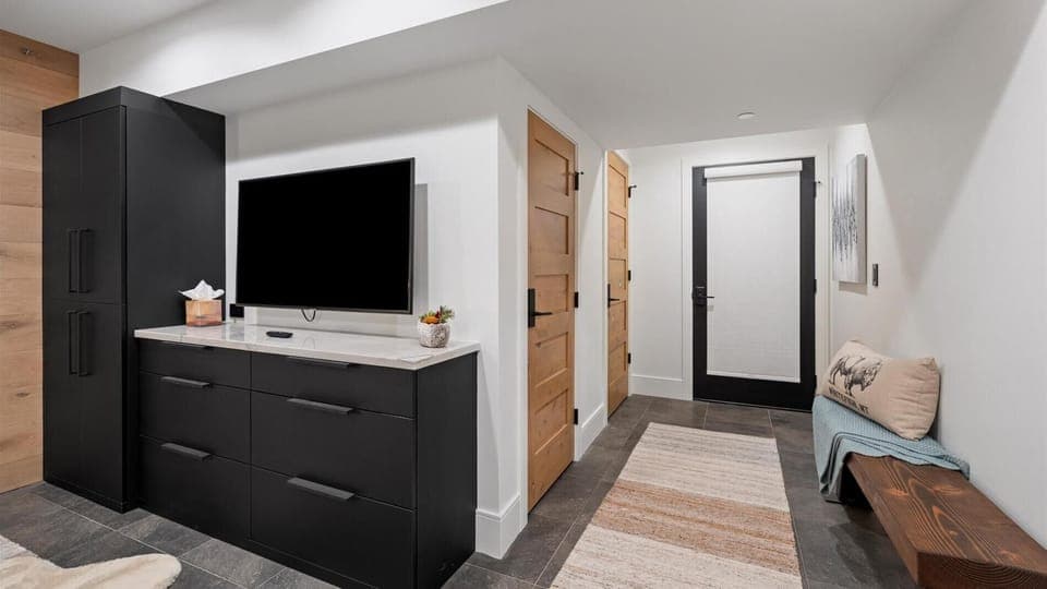 The Silver Buffalo Suite (8338)