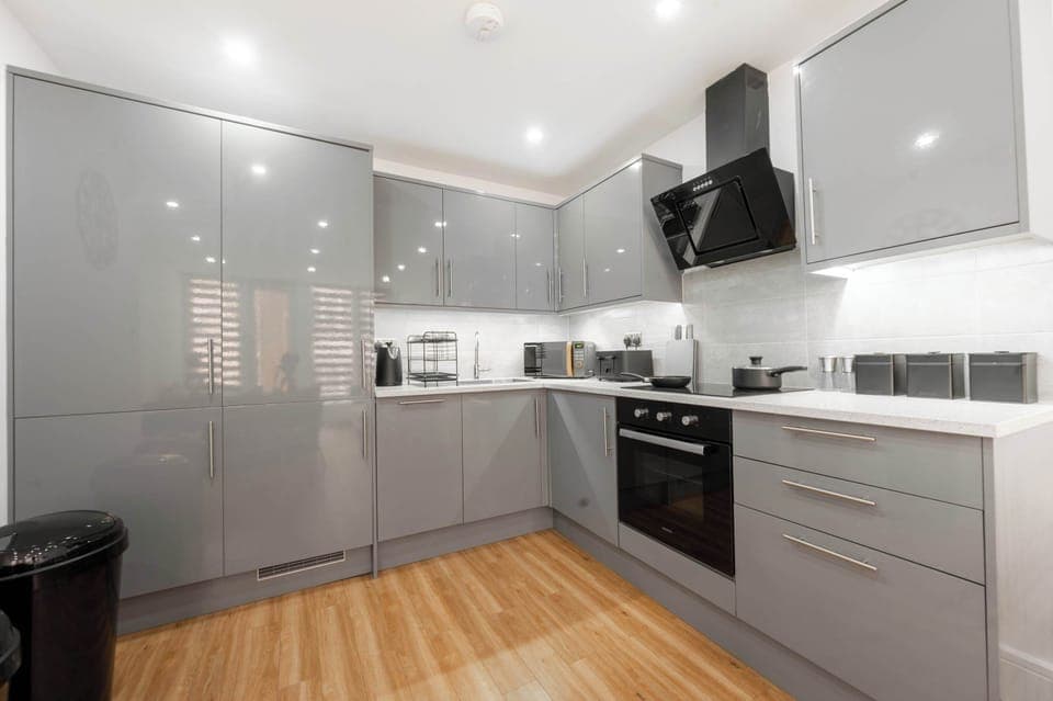 Maple Court, Ipswich - Host & Stay