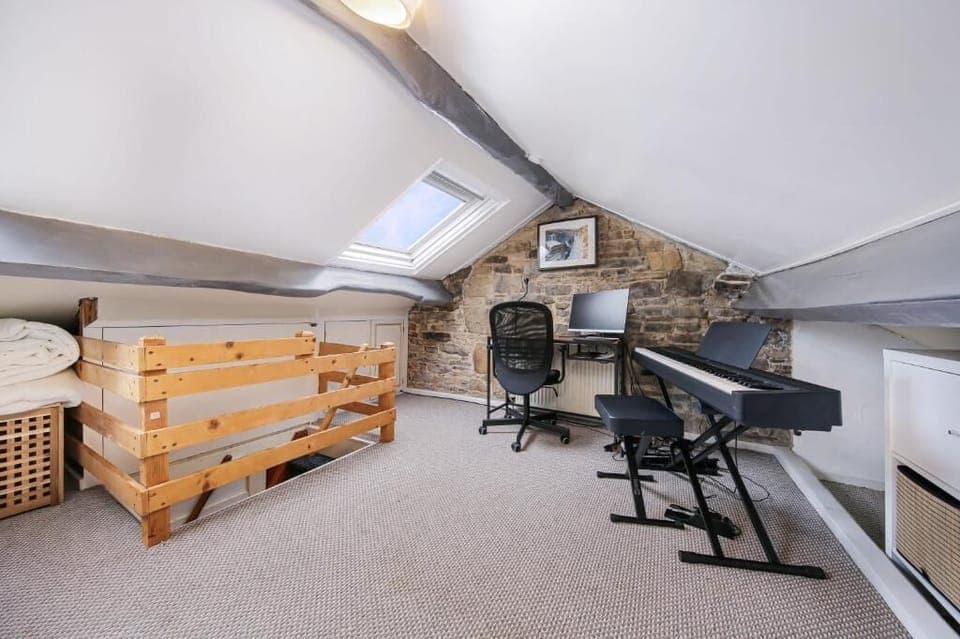 Batemill Cottage, Birch Vale - Host & Stay