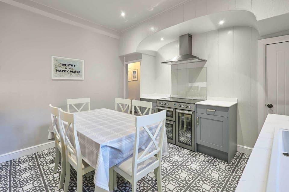 Dalton House, Whitby - Host & Stay