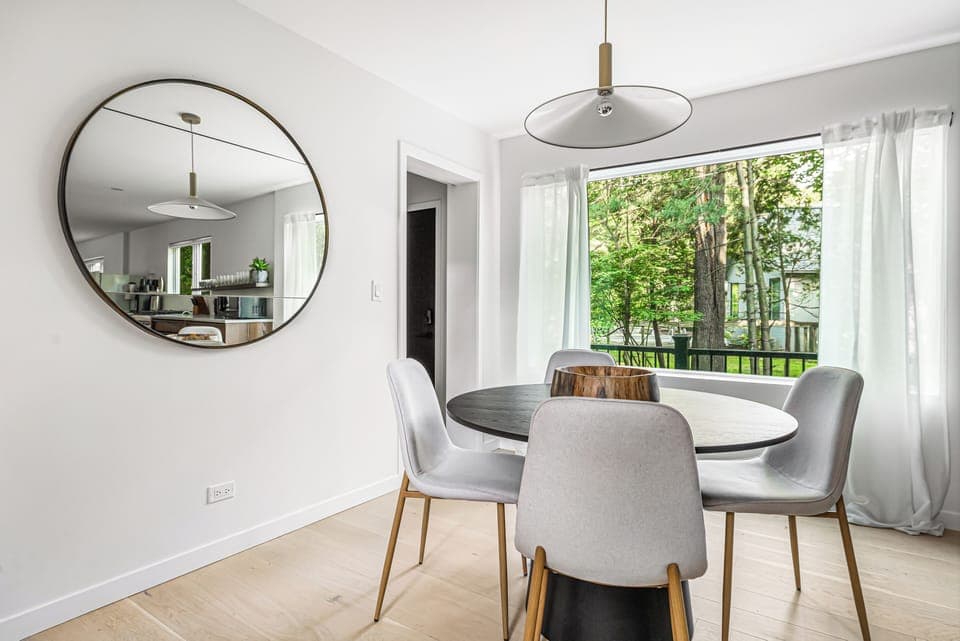 Serving sunlight, style, and maybe pancakes. Breakfast anyone?