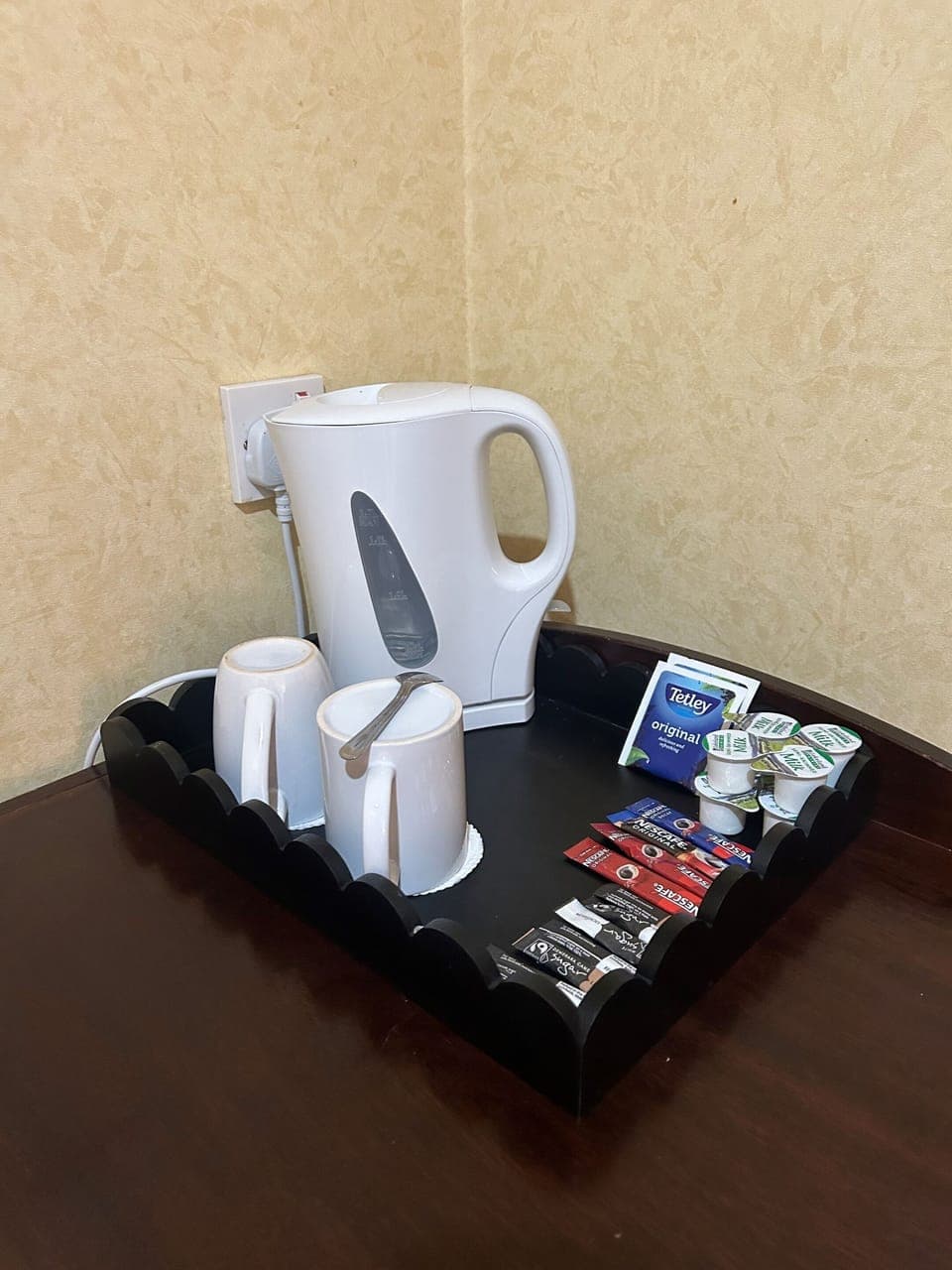 Desk, laptop workspace, free WiFi