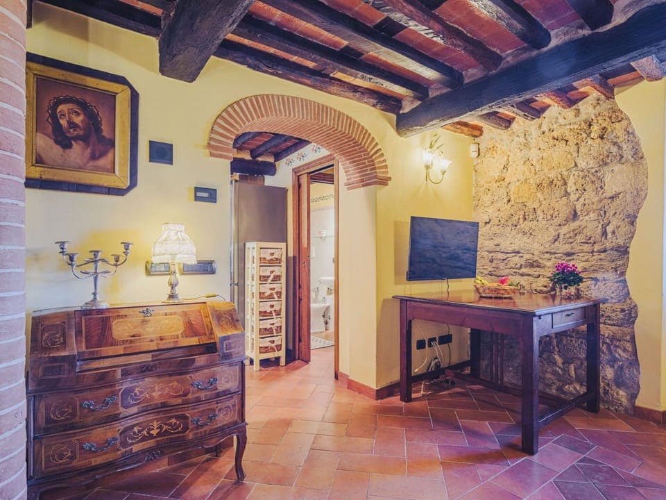 Wall, Furniture, Interior Design, Wood, Flooring, Ceiling, Floor, Lighting, Light Fixture, Room