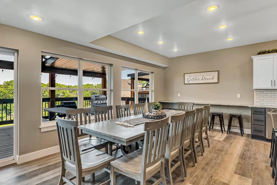 Lots of room for everyone to enjoy a meal together!