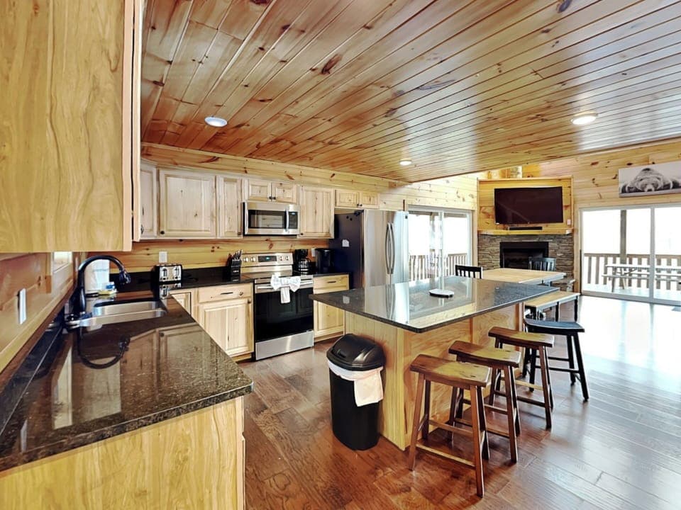 Fully Equipped Kitchen with Stainless Steel Appliances + Breakfast Bar Seating for 4
