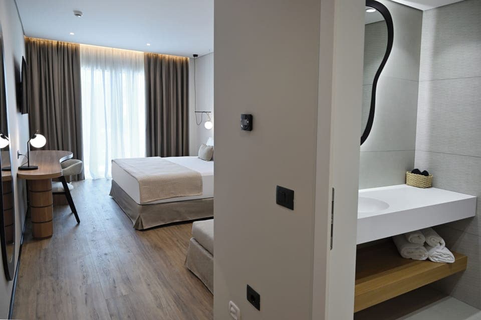Deluxe Double Room | In-room safe, desk, blackout drapes, soundproofing